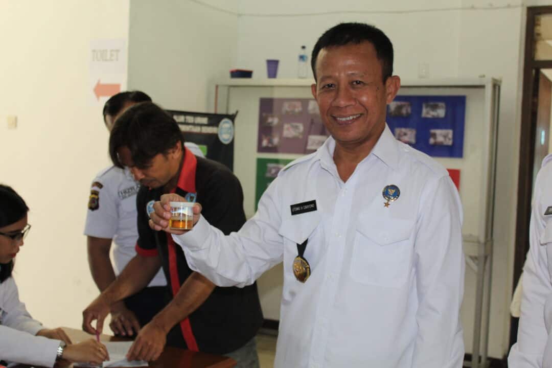 Puluhan Pegawai BNNP Sulut Jalani Tes Urine Dadakan
