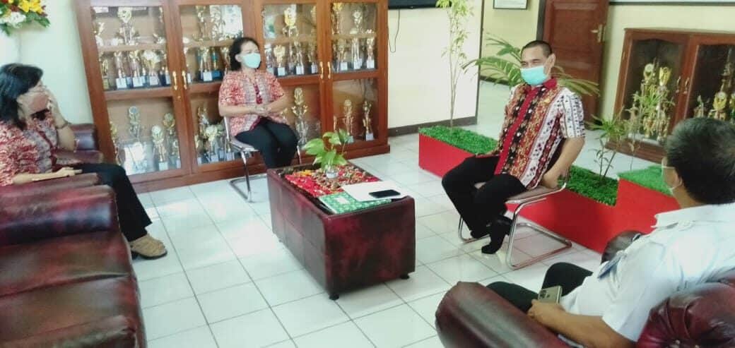Koordinasi Dengan Kepala Sekolah SMK N 5 Manado Dalam Rangka Pencanangan Sekolah Bersih Narkoba Koordinasi Dengan Kepala Sekolah SMK N 5 Manado Dalam Rangka Pencanangan Sekolah Bersih Narkoba
