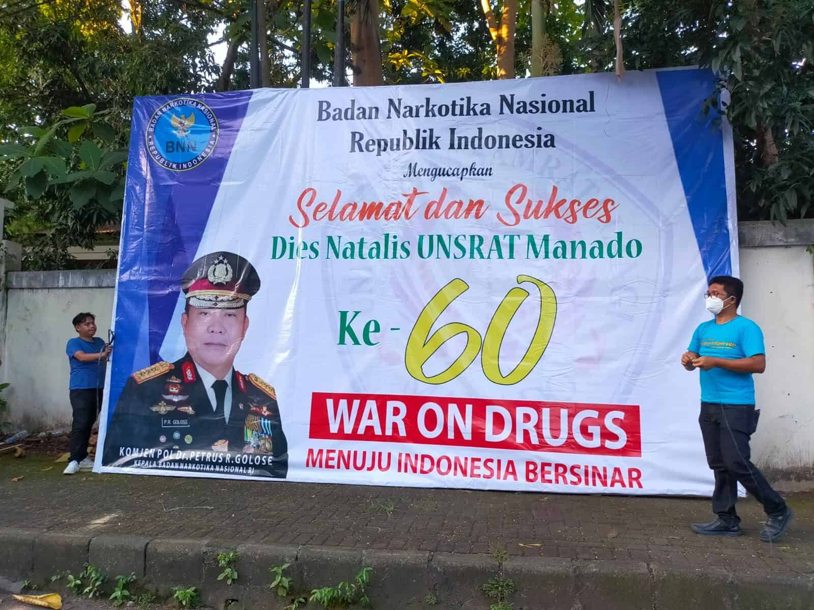 Pemasangan Baliho Dalam Rangka Dies Natalis Unsrat Manado Ke-60 Pemasangan Baliho Dalam Rangka Dies Natalis Unsrat Manado Ke-60
